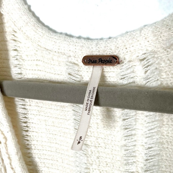 Free People Oceans Drive Cream V Neck Distressed Fringe Hem Sweater. Size Small - Picture 5 of 11